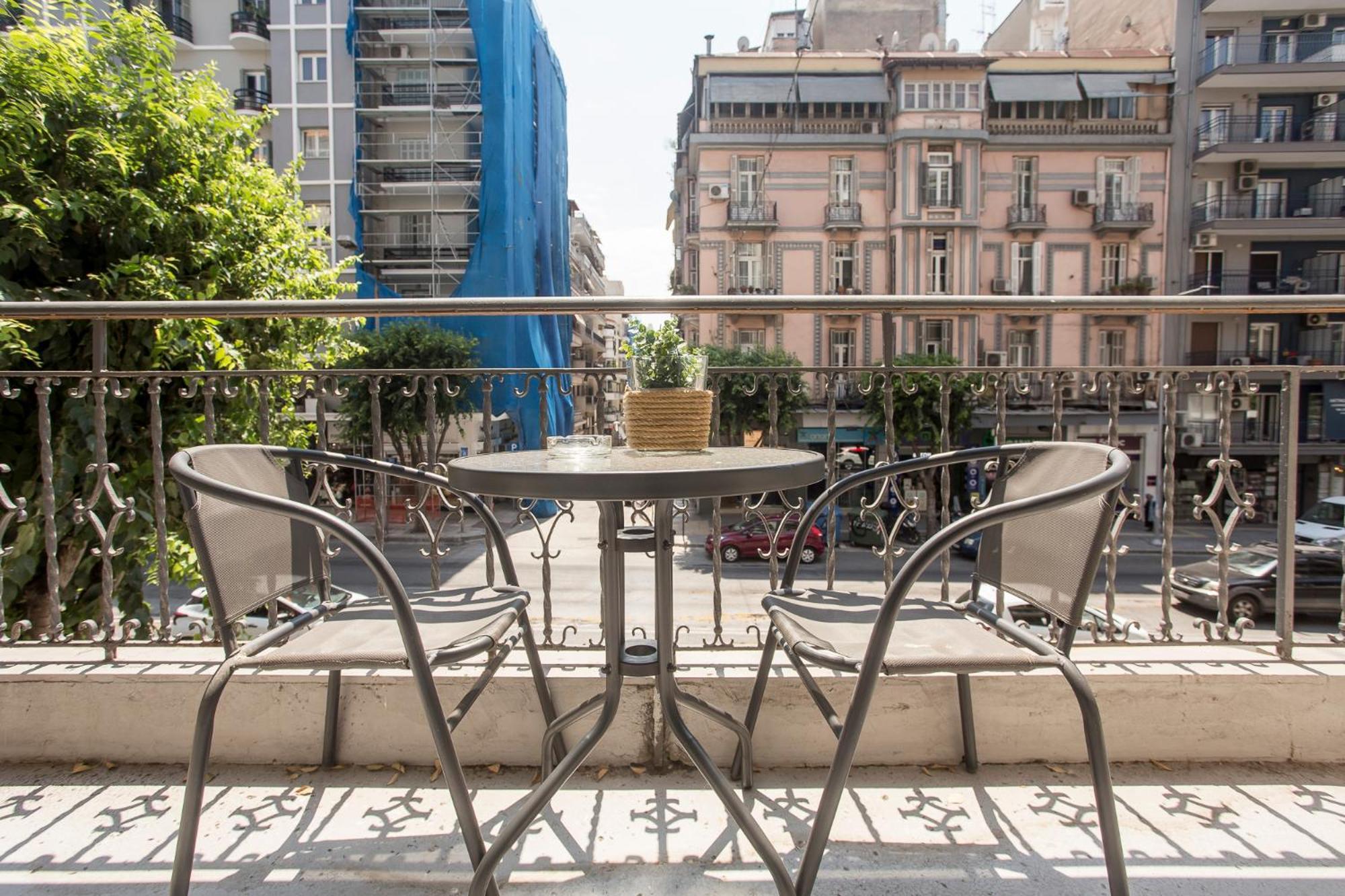 Closer "Egnatia Apartment 2" Thessaloniki Exterior photo
